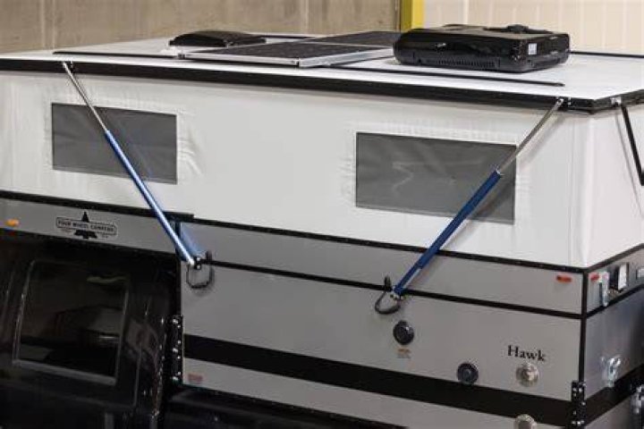 How does a Jayco roof lift system work?