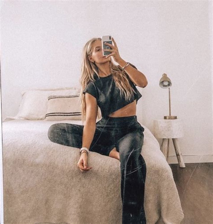 mirror selfies
