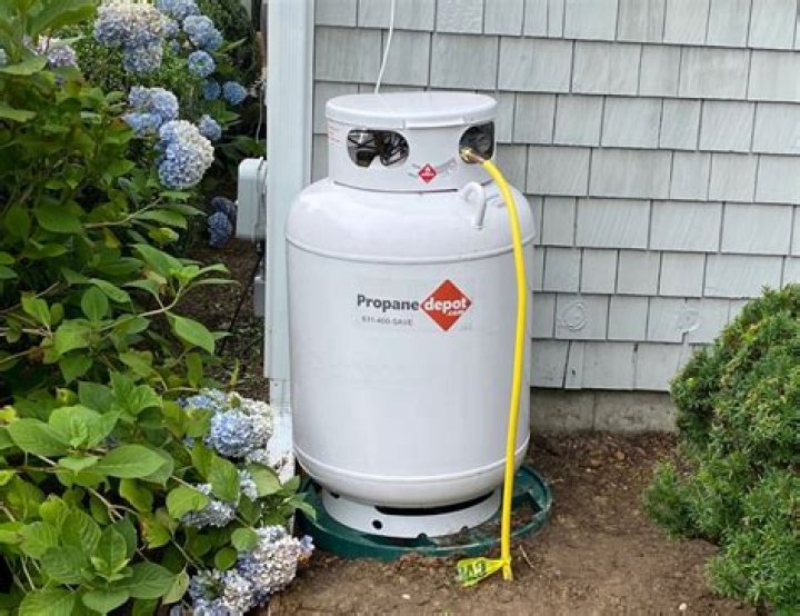 Why does my propane refrigerator not ignite when not on auto?